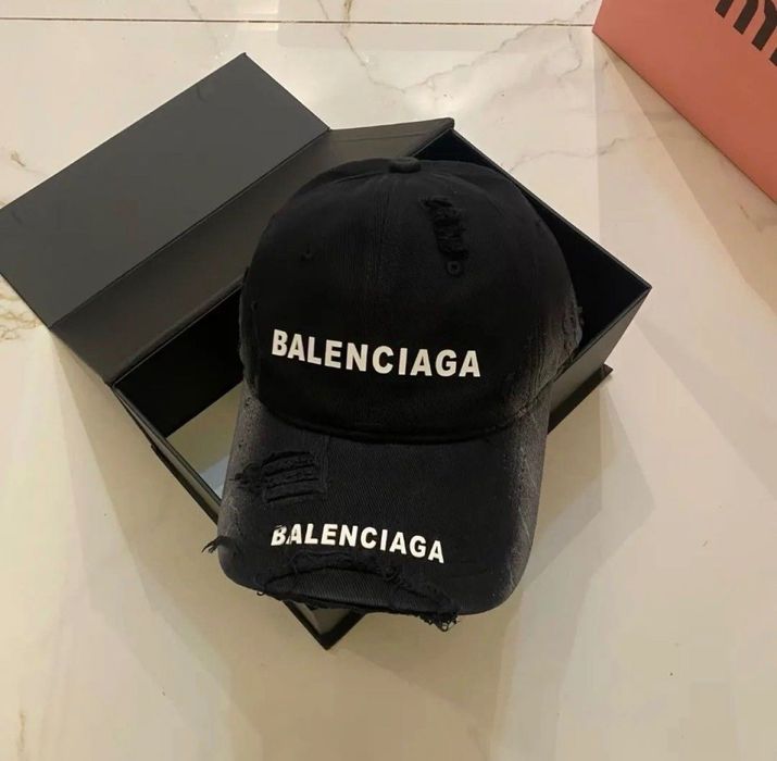 Czapka Balenciaga