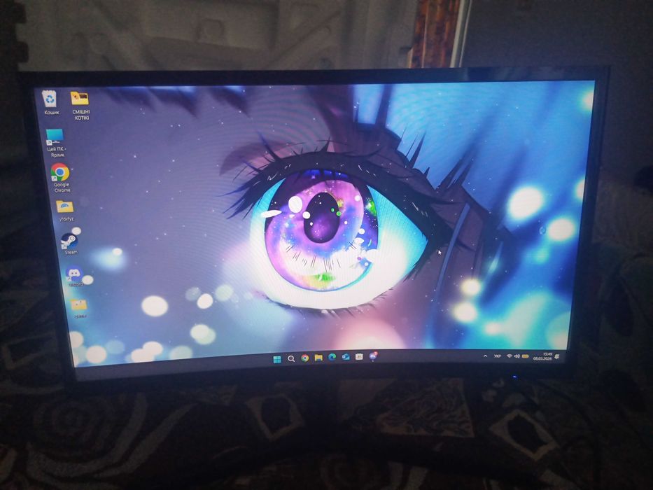 Вигнутий LED монітор