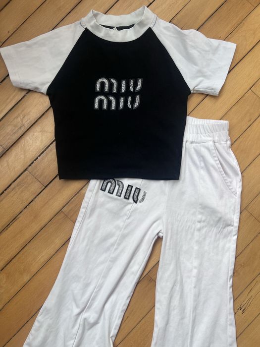 Продам класний костюм на дівчинку Miu-miu