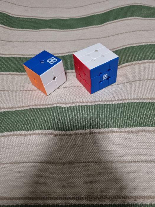 Vendo 2 cubos mágicos