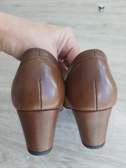 Sapatos castanhos de salto nr. 40
