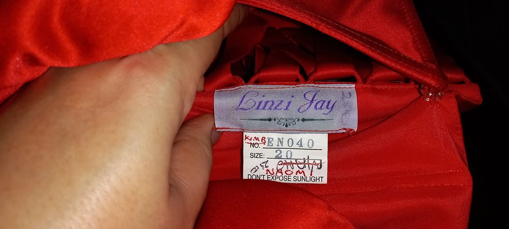 Платье красное, атлас.