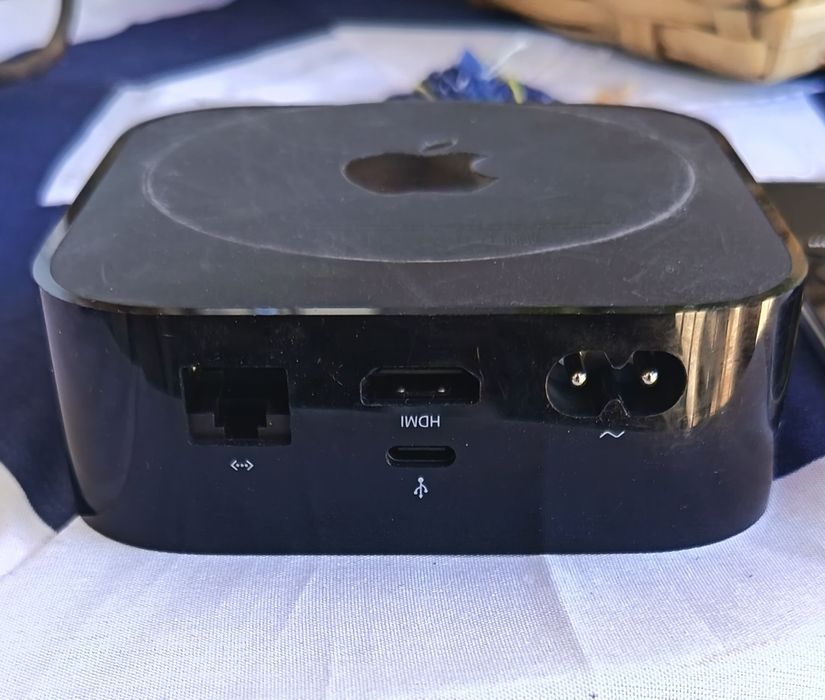 Apple TV box e comando