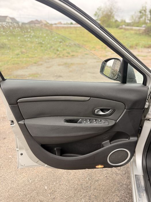 Продам Renault Scenic 2010