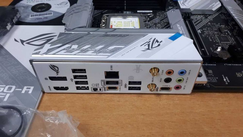 Материнська плата Asus Rog Strix B660-A Gaming WiFi