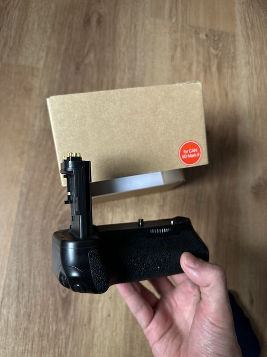 Батарейний блок (ручка)  для Canon 6D Mark 2