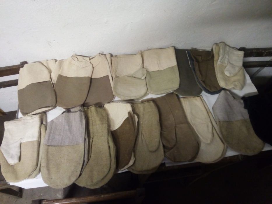 Рукавицы рабочие.Перчатки хозяйственные.Рукавиці робочі.Рукавиці.