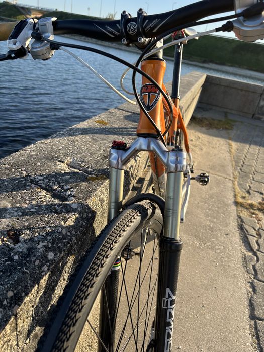 Bicicleta KTM com rodas 29