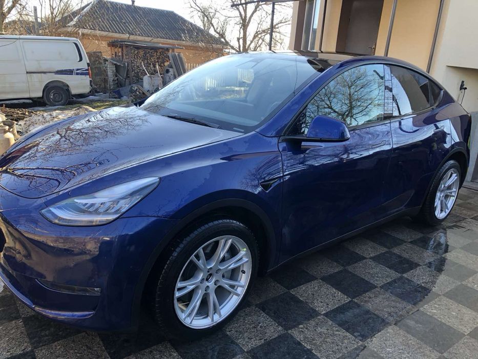 Електромобіль Tesla