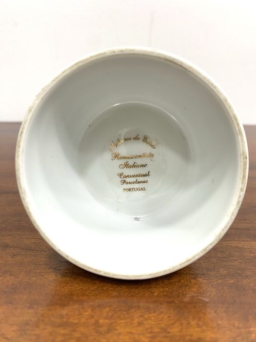 Saleiro de mesa.
