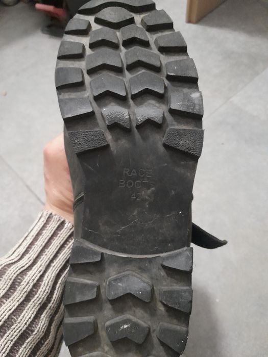 Buty skurzane męskie i kaski