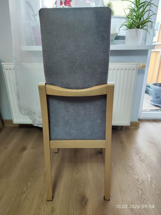 Sprzedam tanio używane krzesła do salonu