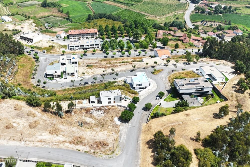 Urban Plot for Construction | Center of Paredes