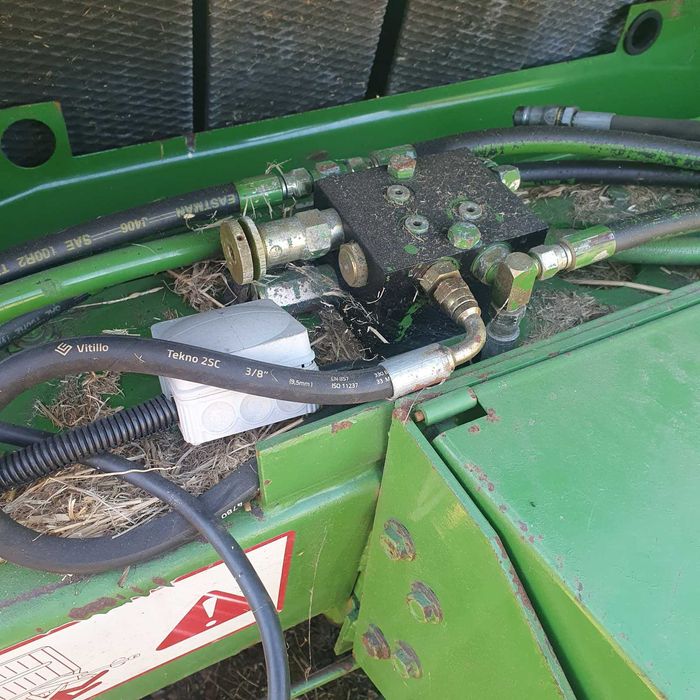 продам рулонний прес підбирач джон дир 550