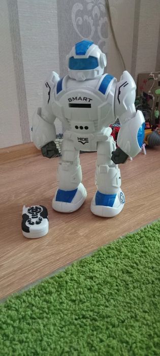 Смарт робот з пульками.