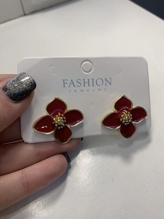 Сережки червоні квітки