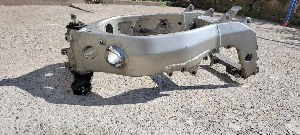 продам цілу раму Kawasaki ZX6R з документами