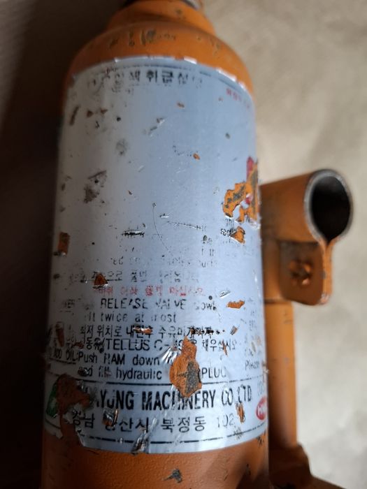 Podnośnik hydrauliczny pajero. galloper, jeep