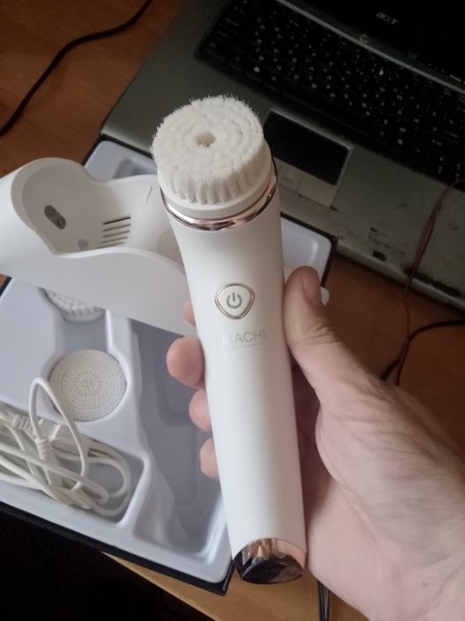 Косметическая щеточка для чистки лица OKACHI GLIYA