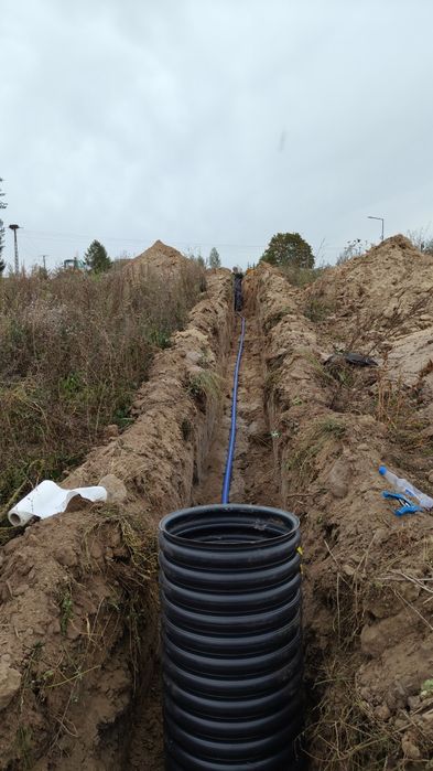 Usługi  koparko ładowarka kopararka kołowa 19 t koparka gasienicowa 25