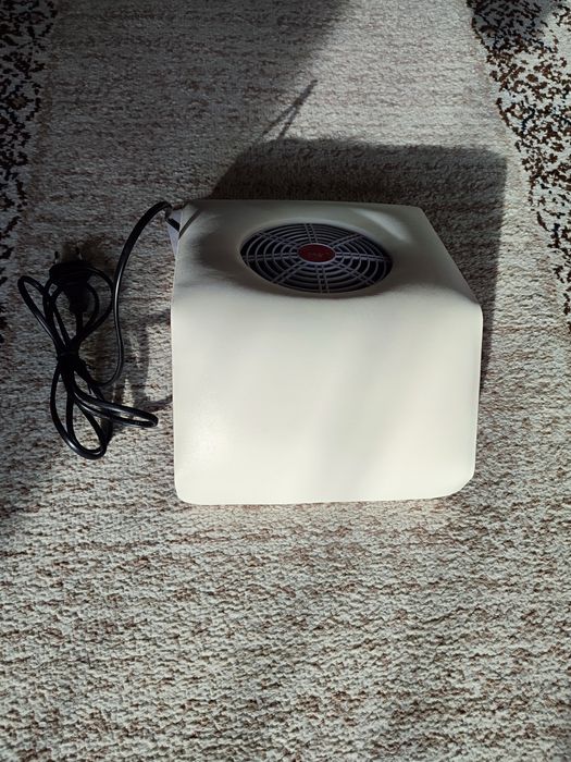 Настольная вытяжка с мешком для сбора пыли.