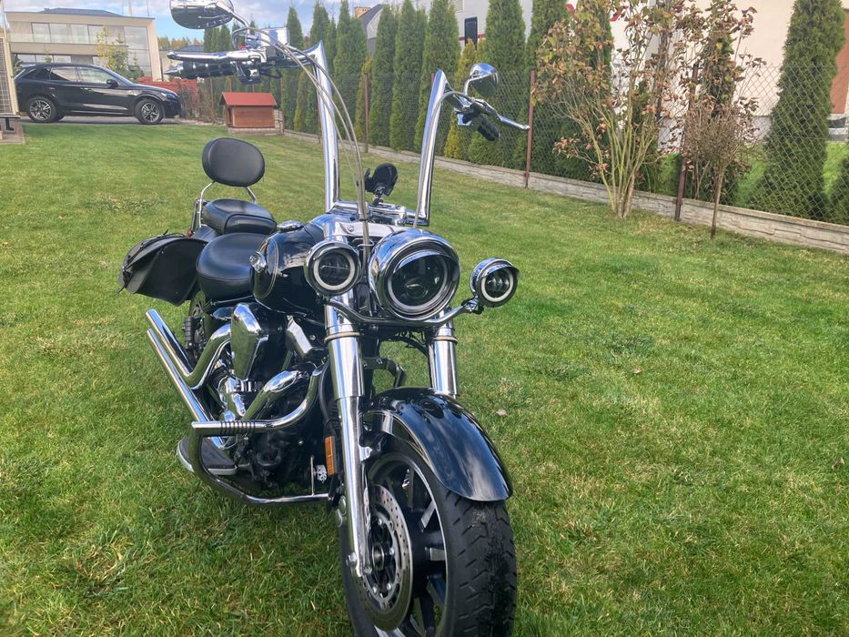 Yamaha XV1700 Road Star.