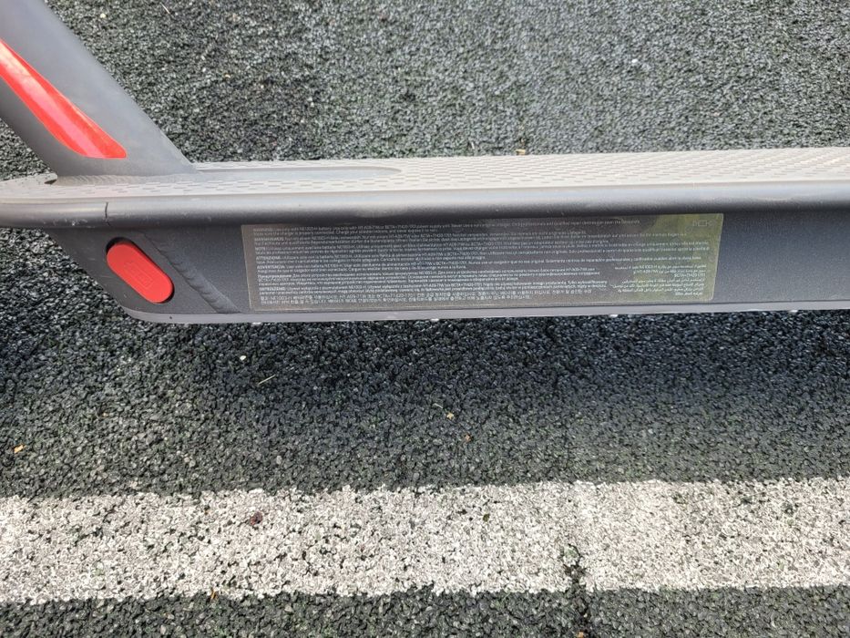 Продам самокат Xiaomi Mi Electric Scooter 1S