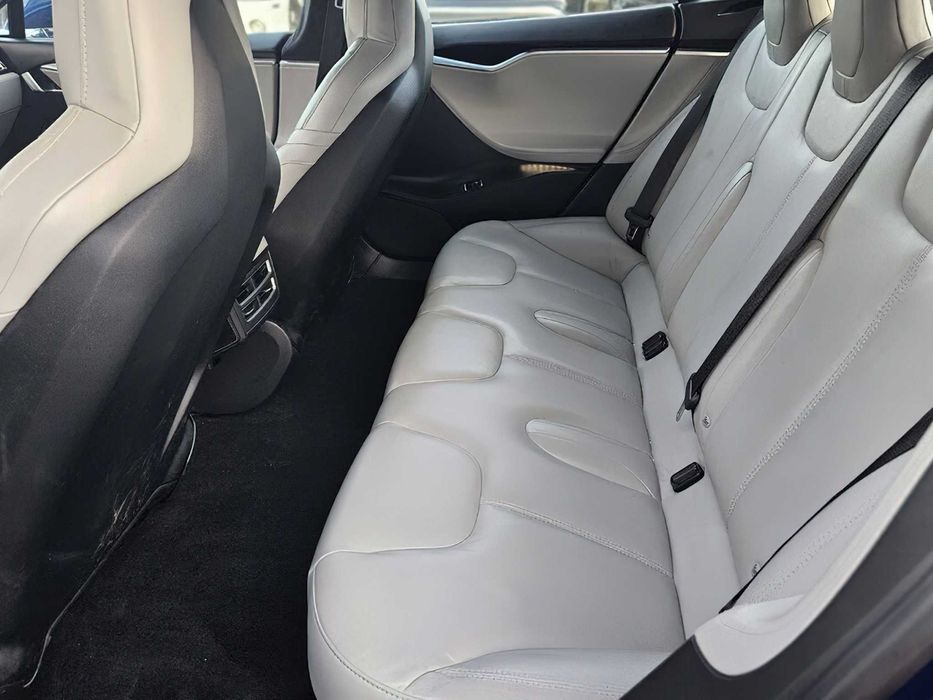 Tesla Model S 90D      2015