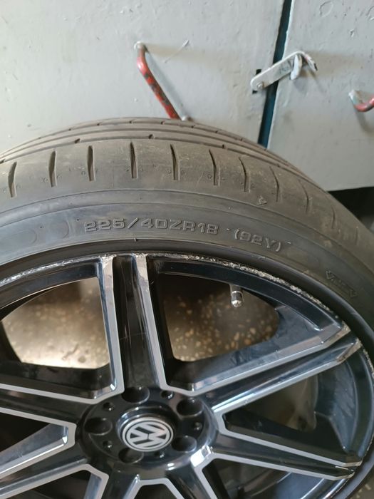 Kompletne koła z oponami Dunlop 225/40 ZR18 92Y