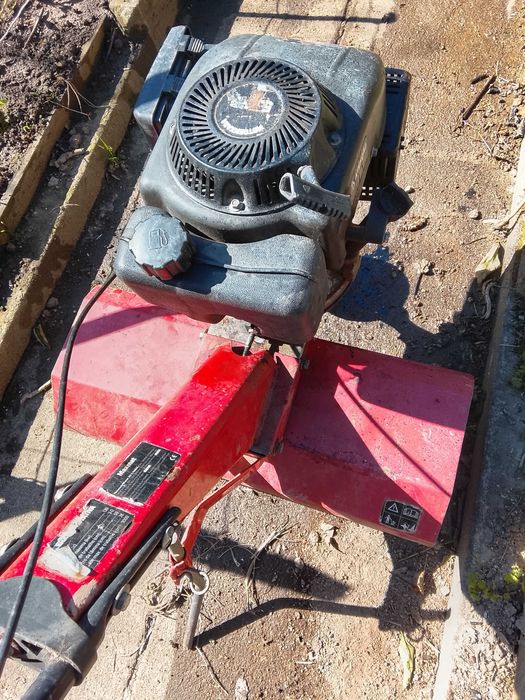 Motocultivador a funcionar bem