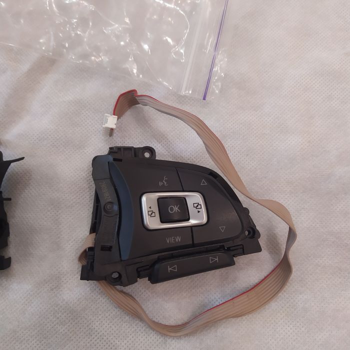 Продам правый блок кнопок управления на руле для VW Aтлас 5G0959442AB.