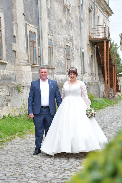 Продам весільну сукню