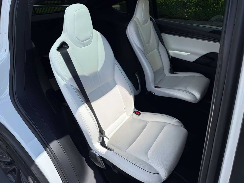 Tesla Model X Plaid      2022