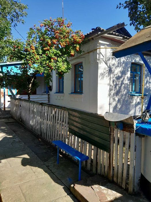 Будинок у центрі с. Івахни
