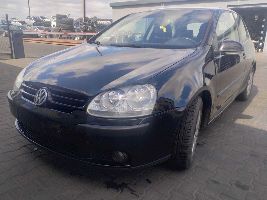 maska przód przednia VW Golf V 03- lakier czarny L041