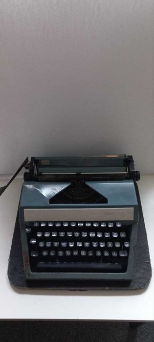 Печатная машинка «Москва  модель-8м» в чемодане-чехле