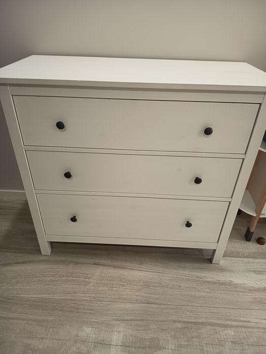 Cómoda branca IKEA Hemnes