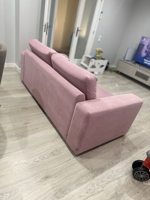 Sofá cor de rosa