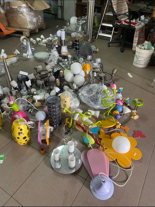 Varios candeeiros  de exposiçao