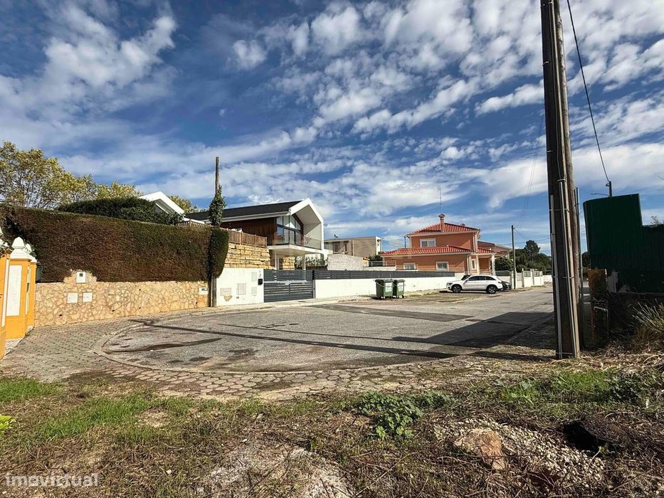 Plot of land with 980 m² for a single-story house - Venda do Pinheiro - Mafra