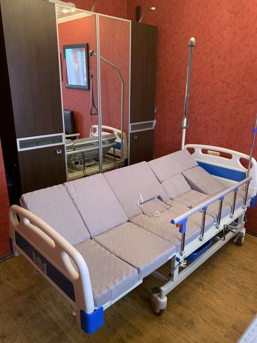 Медицинска кровать с туалетом и функцией поворота на бок