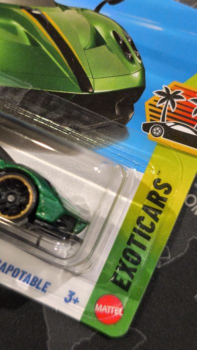 Hot Wheels 17 Pagani Huayra Roadster