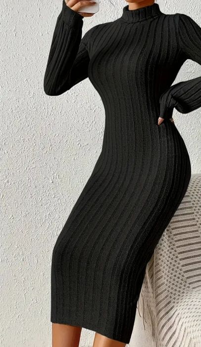 Granatowa sukienka prazkowana