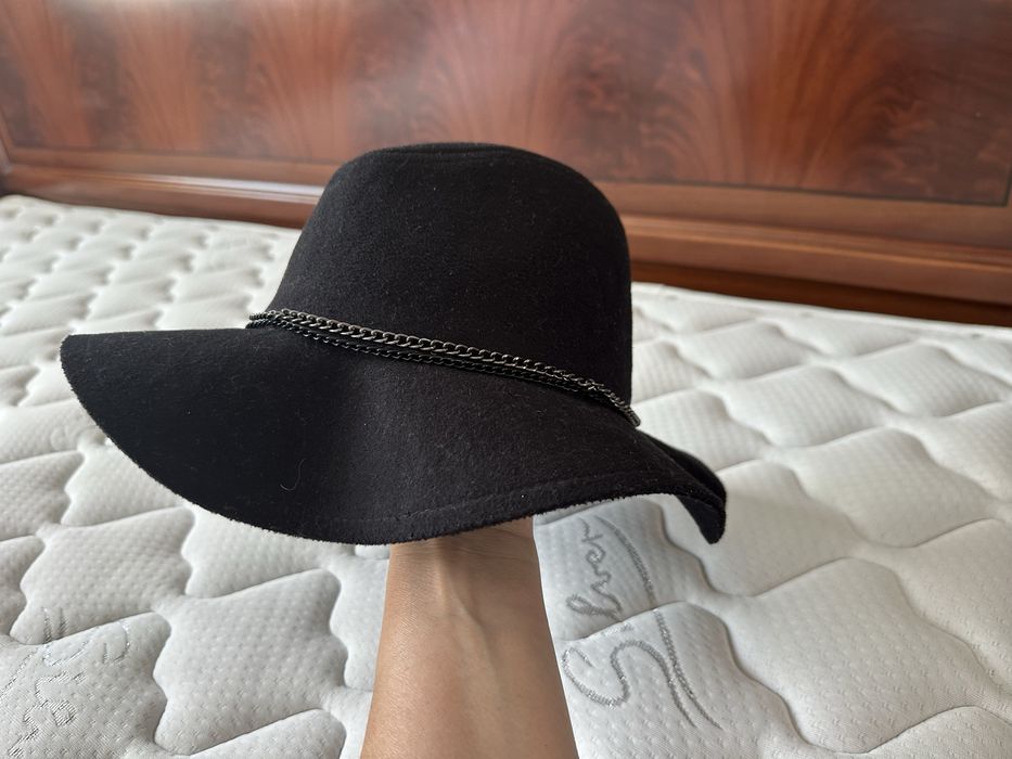 Шляпка,фетровий капелюх з широкими полями