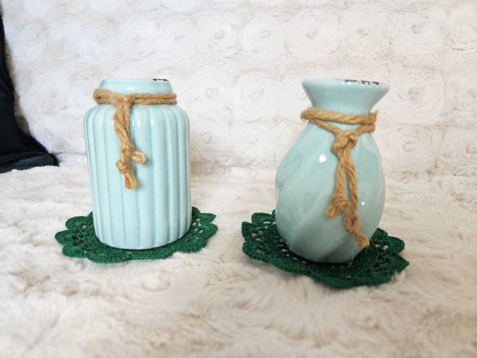 Zestaw 2 małych wazonów
