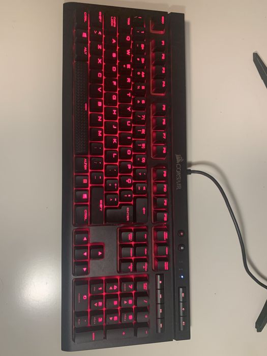 Teclado gamer corsair k68