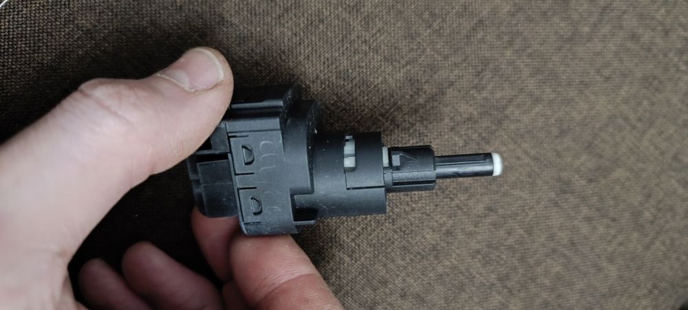 Датчик Стоп сигналу Фабія 1