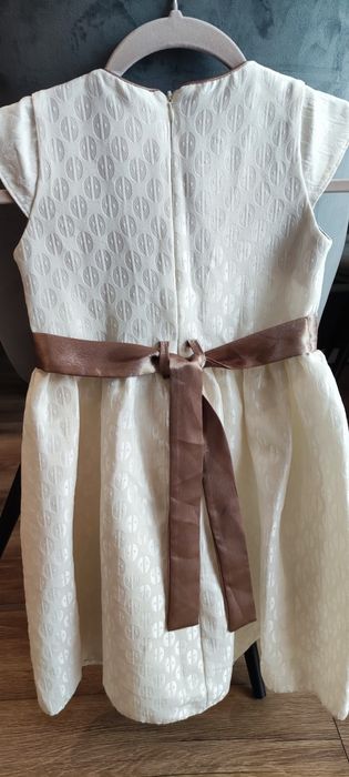 Elegancka sukienka r. 122