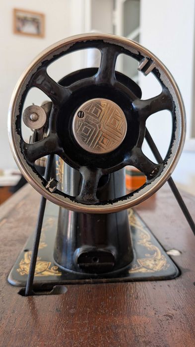 Máquina de costura antiga Naumann (+ de 100 anos)