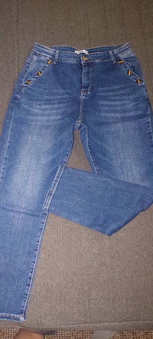 Damskie jeansy boyfrendy